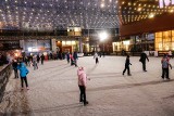 Lodowisko w Millenium Hall działa na pełnych obrotach. Mroźna pogoda sprzyja lodowemu szaleństwu