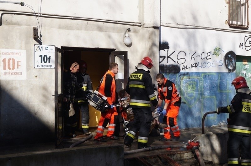 Pożar wybuchł w bloku ul. Różyckiego w Mysłowicach