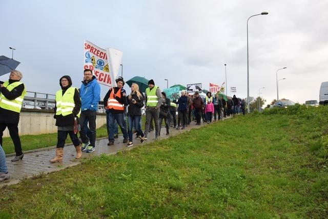 Lotnisko chce mieć nowy pas, mieszkańcy protestują [WIDEO]