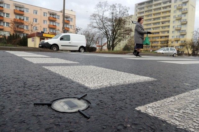 „Kocie oczka” przy odbiorze otrzymały negatywną opinię. Wykonawca ma czas do końca kwietnia, aby je naprawić - mówi Agnieszka Kobus-Pęńsko