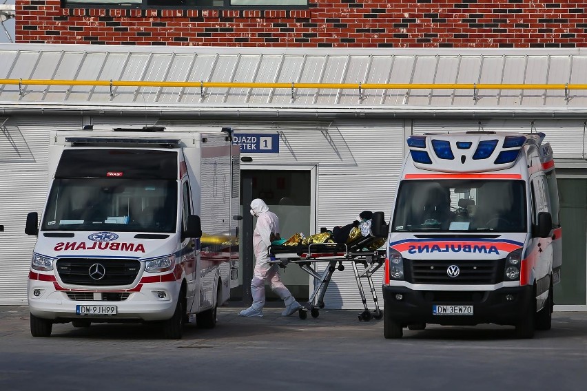 Wojewoda dolnośląski tłumaczy, że szpital przy ul....