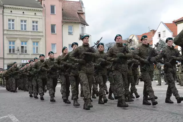 Przysięga wojskowa na Placu Ratuszowym w Sulechowie