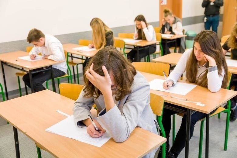 Próbny Egzamin Ósmoklasisty przez internet. Uczniowie rozwiążą testy w swoich domach