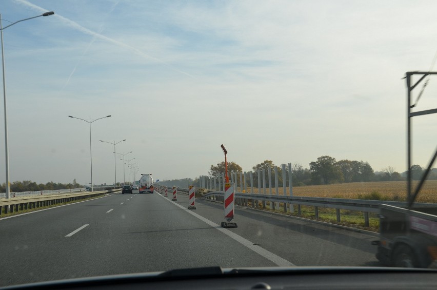 Utrudnienia na AOW. Montują ekrany akustyczne (ZDJĘCIA)