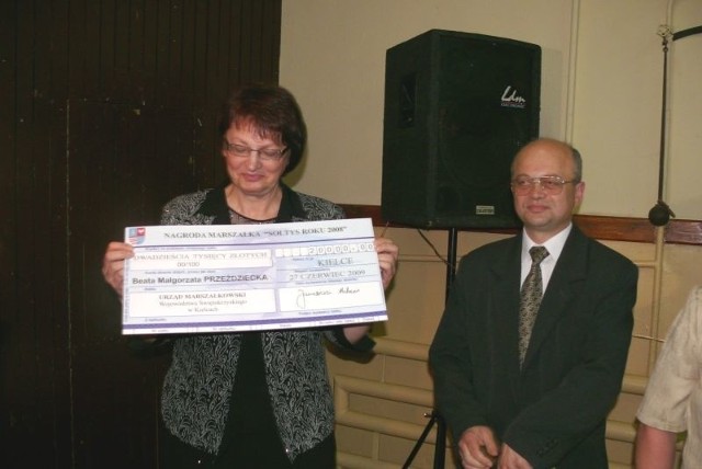 Sołtysem Roku 2008 została Beata Przeździecka, sołtys Zrecza Chałupczańskiego, w gminie Chmielnik i otrzymała czek na 20 tys. zł