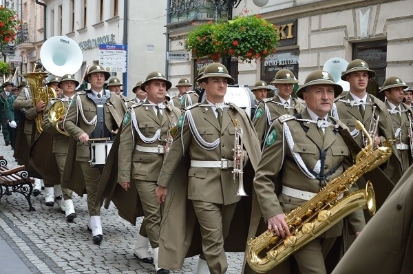 Sądecki rynek opanowali myśliwi z całej Polski [WIDEO]