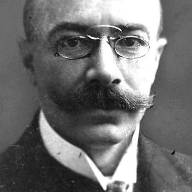 Jan Kanty Steczkowski (17 X 1862 - 3 IX 1929) przed i po 1918 roku pełnił szereg istotnych funkcji. Był m.in. premierem, ministrem skarbu i członkiem Izby Panów.