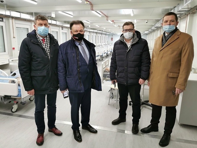 Szpital tymczasowy w Ostrołęce rusza 17 marca 2021. PKN Orlen kupił reduktory tlenowe