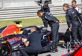 Afera szpiegowska w Bahrajnie. Czego Hamilton i Bottas szukali w bolidzie Red Bulla?