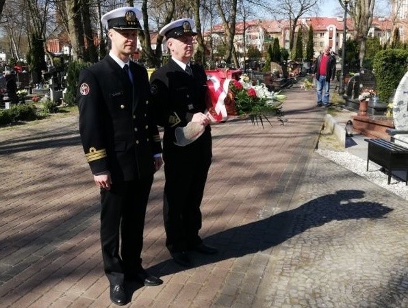 Ustka w ciszy i symbolicznie uczciła pamięć ofiar pomordowanych w Katyniu