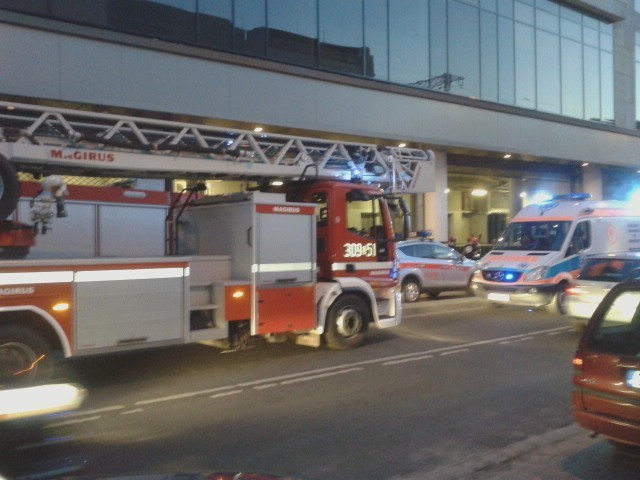 Alarm bombowy w Arkadach Wrocławskich. Zarządzono ewakuację (ZDJĘCIA, FILM)