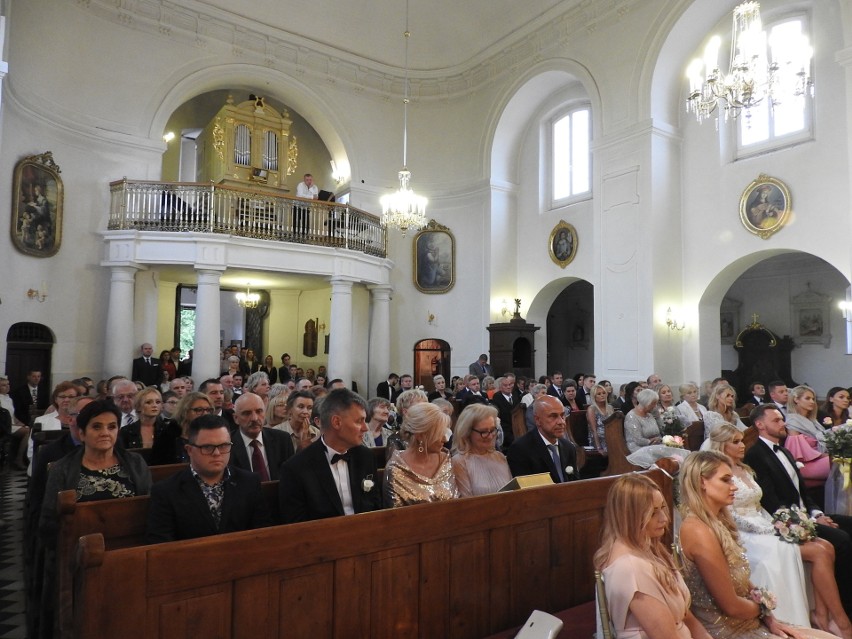 Natalia Mancewicz wzięła dziś ślub w Turośni Kościelnej.