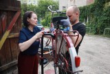 Kawiarenka naprawcza w Łodzi. Mieszkańcy mogli przyjść i naprawić meble oraz rowery. Chętnych nie brakowało!