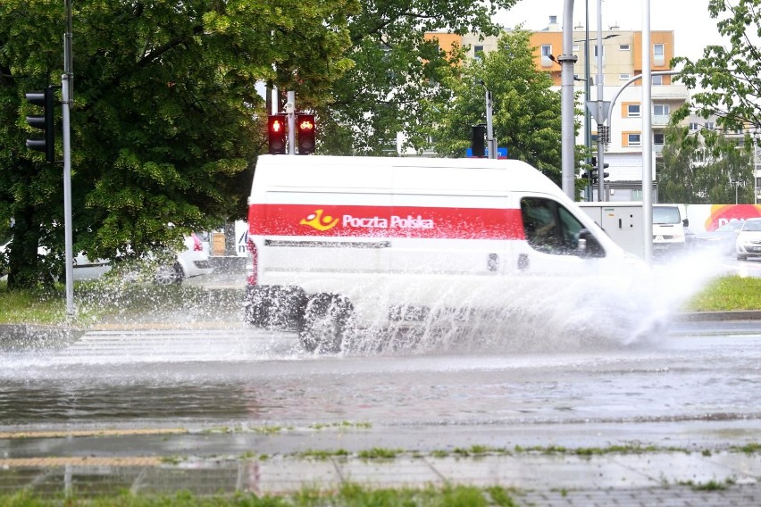 IMGW ostrzega, że w piątek znów można spodziewać się ulewy.