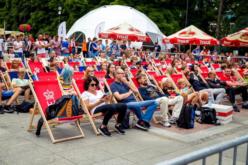 Białostoczanie dopingowali Biało-Czerwonych w strefie kibica...