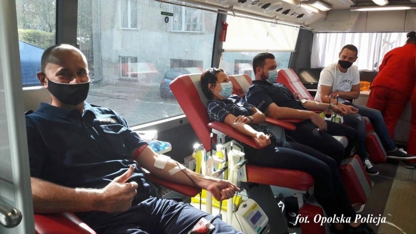 Zbiórka krwi zorganizowana przez opolską policję.
