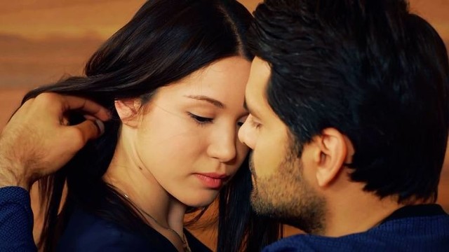 "Więzień Miłości" to bardzo popularny w Polsce serial turecki. Głównymi bohaterami są Zehra i Ömer