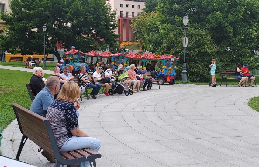 Krynica. Tłumy turystów w sądeckim uzdrowisku. Oblegana Góra Parkowa [ZDJĘCIA] 21.08.2021