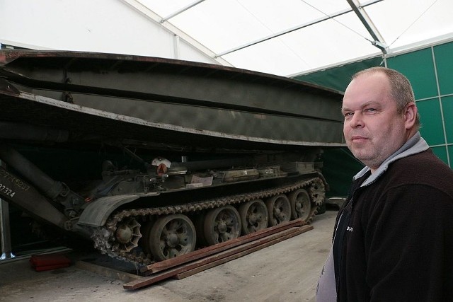Zdaniem kolekcjonera militariów, Radosława Kusia, mostem wojskowym mogą jeździć nawet czołgi.