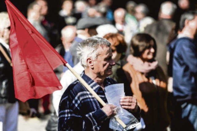 Skromny wiec na placu Wolności w niczym nie przypominał dawnych pochodów [1 MAJA]