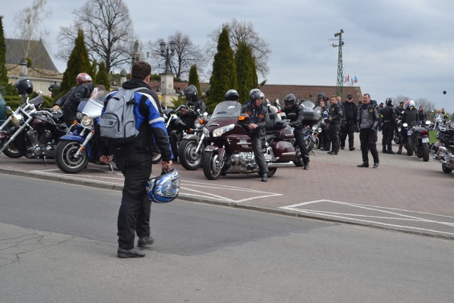 Częstochowę ponownie opanowali motocykliści podążający na Jasną Górę.