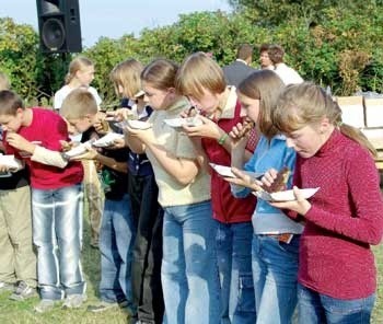 Konkurs jedzenia baby ziemniaczanej