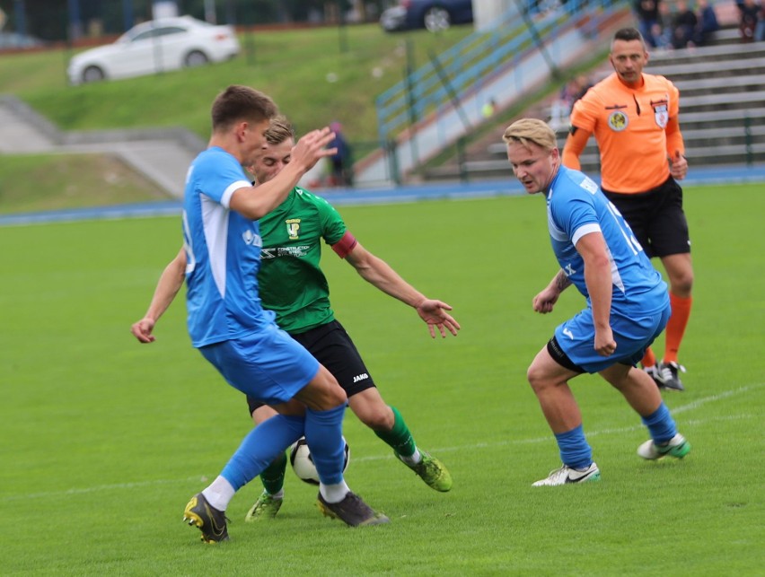 Galeria zdjęć z meczu GKS Zio-Max Nowiny - Olimpia Pogoń Staszów w Hummel 4. Lidze. Były duże emocje 