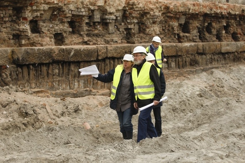 Wrocław: Budowa Forum stanie przez zabytkowy mur? (ZDJĘCIA)