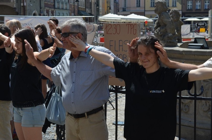 Flash mob głuchoniemych na Starym Rynku