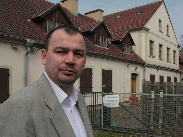 - Budynek dawnej karczmy nadaje się na centrum rehabilitacji - zapewnia Kamil Jakubowski, dyrektor szpitala powiatowego.