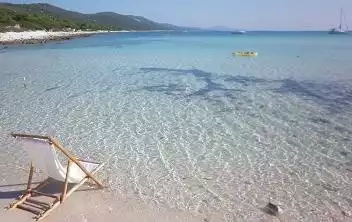Jeśli Saharun nie jest najpiękniejszą piaszczystą plażą Adriatyku, to z pewnością najspokojniejszą
