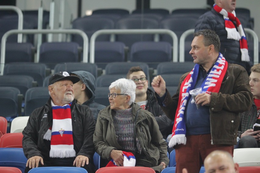 Górnik Zabrze - Śląsk Wrocław. Kibice odśpiewali hymn ZDJĘCIA KIBICÓW