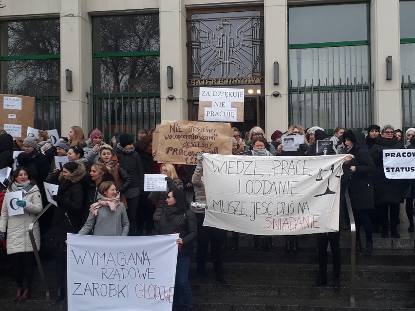 Protest urzędników z Sądu Rejonowego w Gdyni, 12 grudnia...