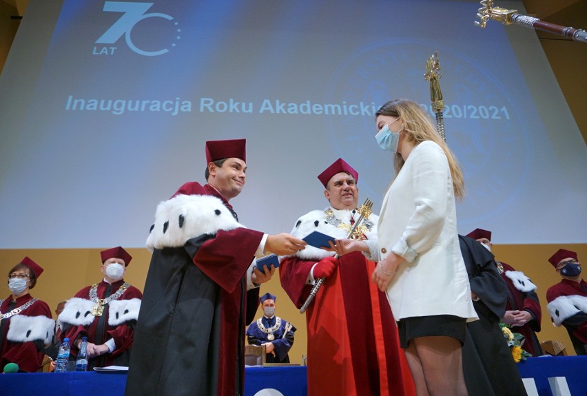 Inauguracja roku akademickiego 2020/2021 na Uniwersytecie Medycznym. Zobacz zdjęcia