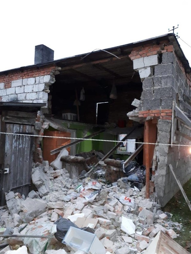 Wybuch butli gazowej i pożar w domu w Łebczu (5.11.2018)