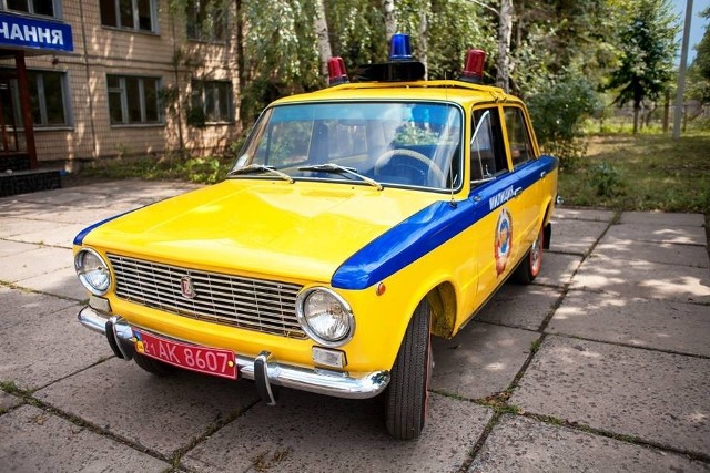 Olech Moskalenko, który bardzo lubi stare samochody. W jego prywatnej kolekcji można zobaczyć nie tylko pobiedę, ale i inne samochody, takie jak Wolga GAZ-21 i GAZ-24 (Taksi), Moskwicz-407, 408, WAZ-2101 (Policja).
