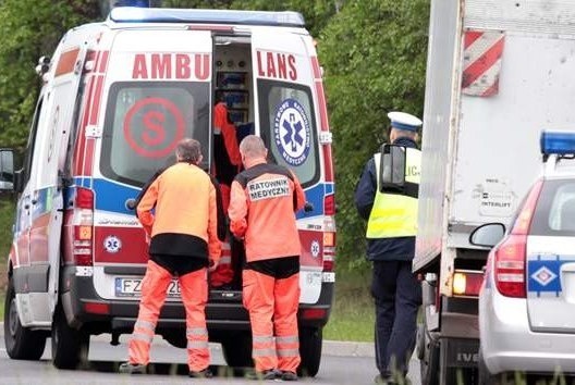 Wypadek rowerzystki na rondzie koło Przylepu. Potrącenie? (zdjęcia)