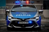 Podlaska policja ma nowe radiowozy. Hybrydowe toyoty są współfinansowane ze środków Urzędu Marszałkowskiego Województwa Podlaskiego