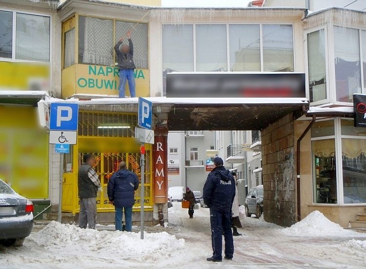 Przez cały wczorajszy dzień dzielnicowi z Komisariatu...