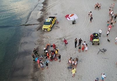 Wypadek na plaży w Chłopach. Paralotnia raniła kobietę [zdjęcia]