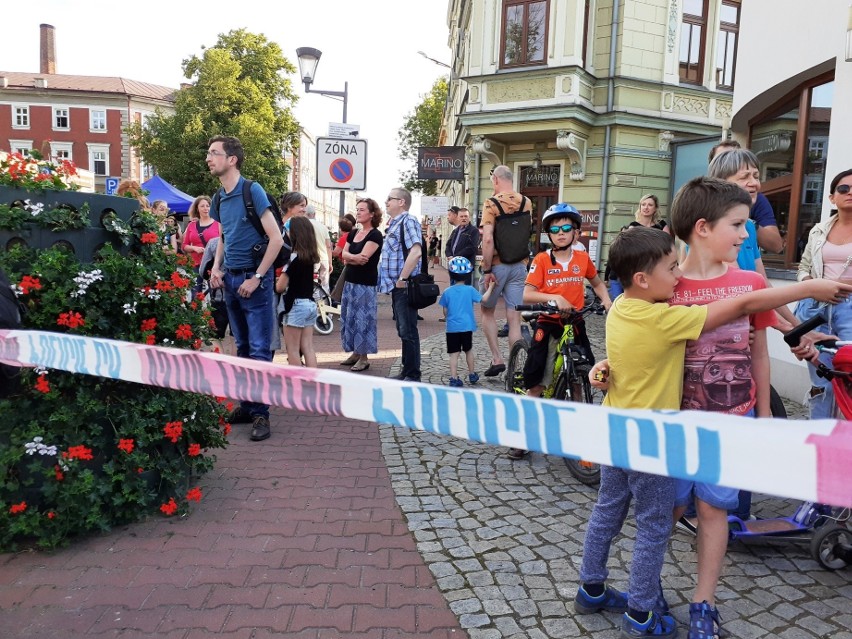 Czesi łagodzą obostrzenia i otwierają granicę polsko czeska...