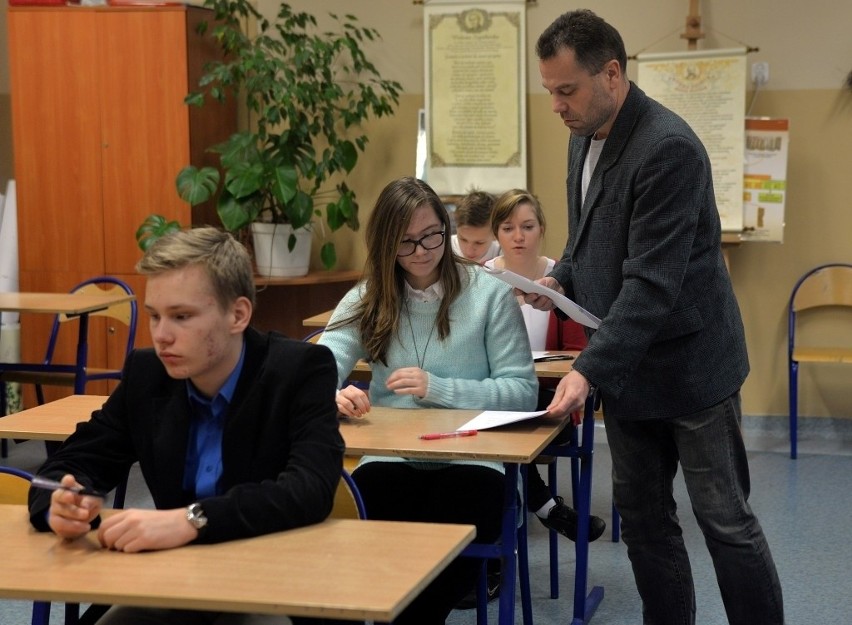 Próbne testy gimnazjalne 2013/ 2014 z Operonem. JĘZYKI OBCE:...