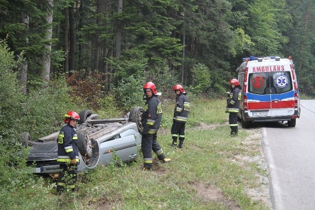 Renault  dachował na trasie Kielce - Zagnańsk