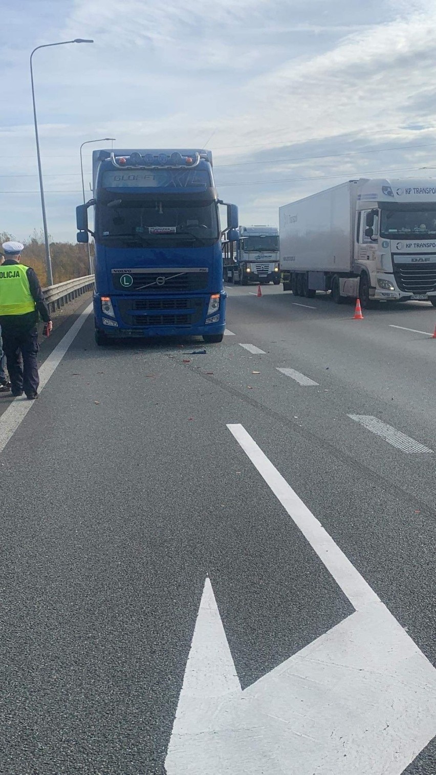 Wypadek na autostradzie A1 pomiędzy węzłami Woźniki a Częstochowa Południe. Zablokowany jest prawy pas w kierunku Warszawy