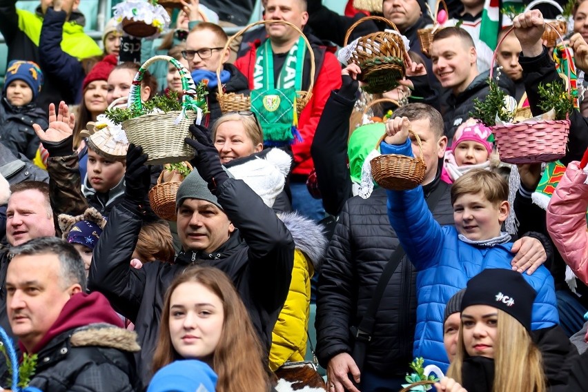 Stadionowe święcenie pokarmów we Wrocławiu ma miejsce już po...