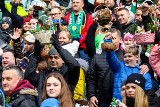 Ksiądz z wodą święconą na trybunie stadionu Śląska Wrocław? Tylko raz w roku! Kibice święcili pokarmy [ZDJĘCIA, FILM]