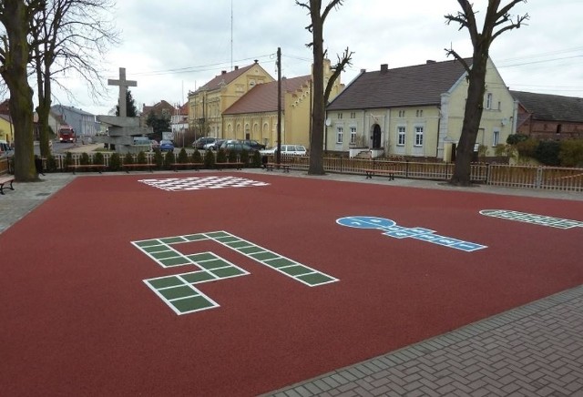 W Szczańcu przy szkole powstało nowoczesne boisko do dawnych gier