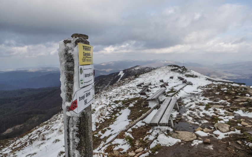 Wiosna zagląda w Bieszczady, ale na połoninach wciąż leży...