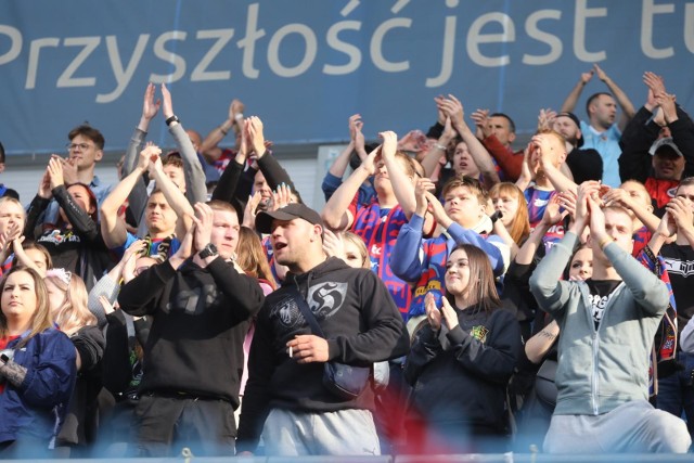 Kibice Piasta Gliwice w meczu z Koroną Kielce mieli powody do radości  Zobacz kolejne zdjęcia. Przesuwaj zdjęcia w prawo - naciśnij strzałkę lub przycisk NASTĘPNE
