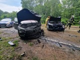 Wypadek w Krążku w gminie Bolesław. Na skrzyżowaniu doszło do zderzenia dwóch samochodów. Zdjęcia